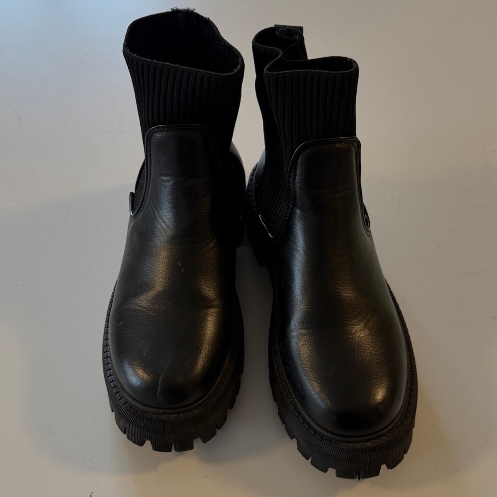 Forever 21 Black Ankle Boots size 5.5 - Picture 2 of 8
